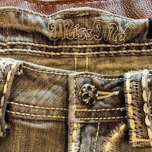Women’s miss me jeans style JP5014CR- 5cropped in size 26 x 17